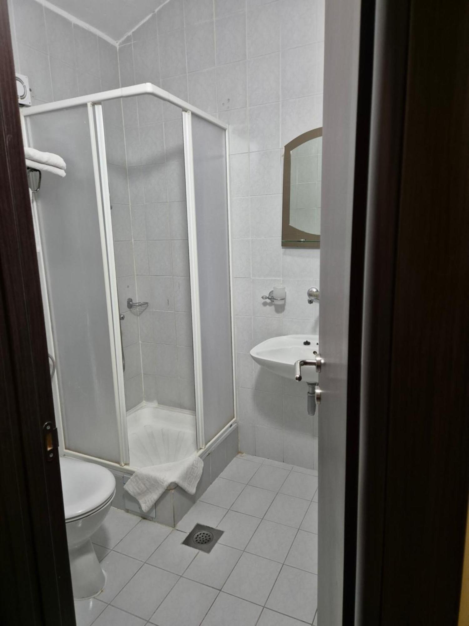 Mali Milocer Bay Accommodation スヴェティ・ステファン 部屋 写真