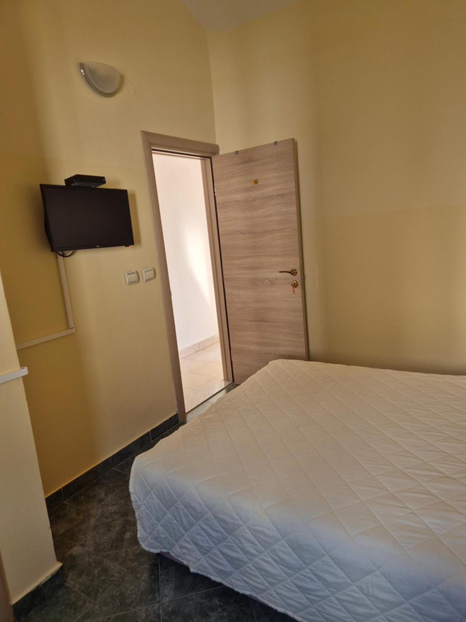Mali Milocer Bay Accommodation スヴェティ・ステファン 部屋 写真