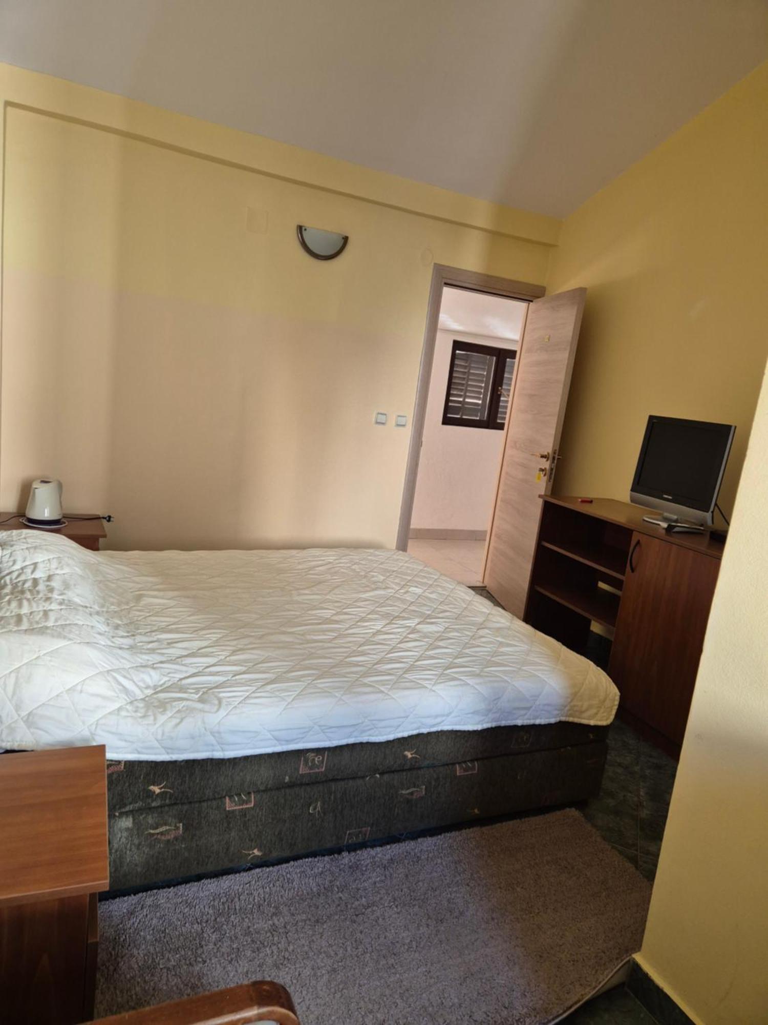 Mali Milocer Bay Accommodation スヴェティ・ステファン 部屋 写真