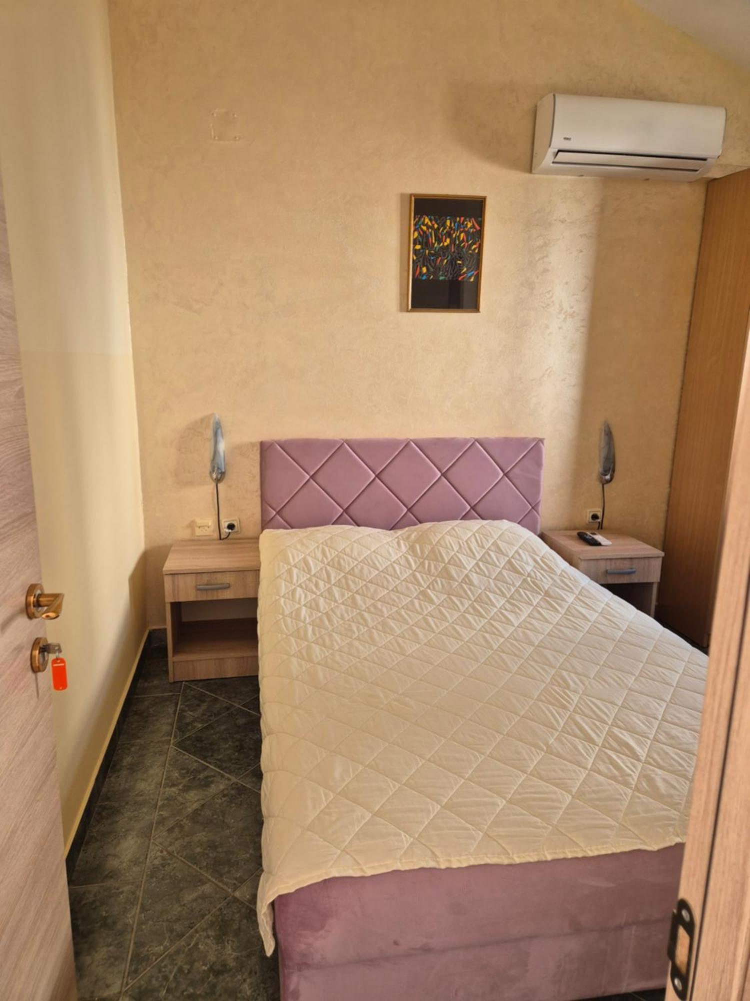 Mali Milocer Bay Accommodation スヴェティ・ステファン 部屋 写真