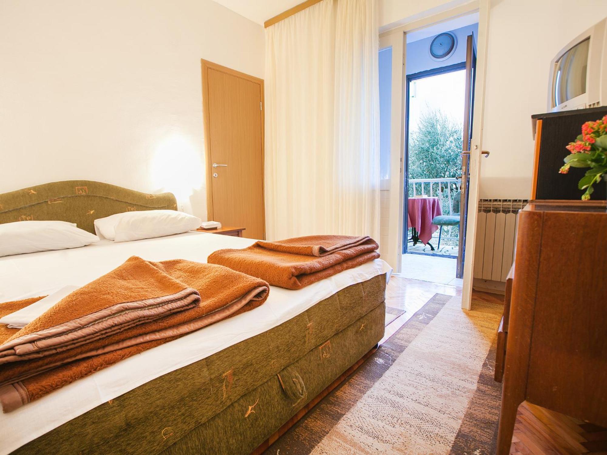 Mali Milocer Bay Accommodation スヴェティ・ステファン 部屋 写真