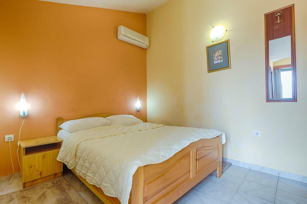 Mali Milocer Bay Accommodation スヴェティ・ステファン 部屋 写真