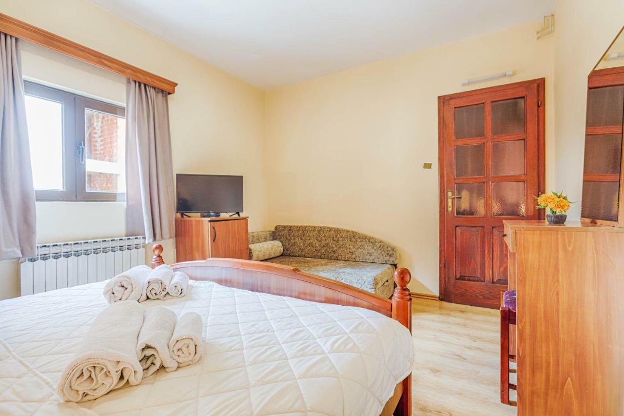 Mali Milocer Bay Accommodation スヴェティ・ステファン エクステリア 写真