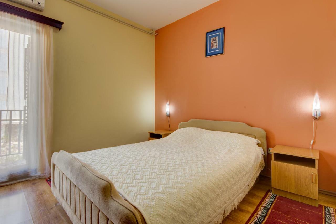 Mali Milocer Bay Accommodation スヴェティ・ステファン エクステリア 写真
